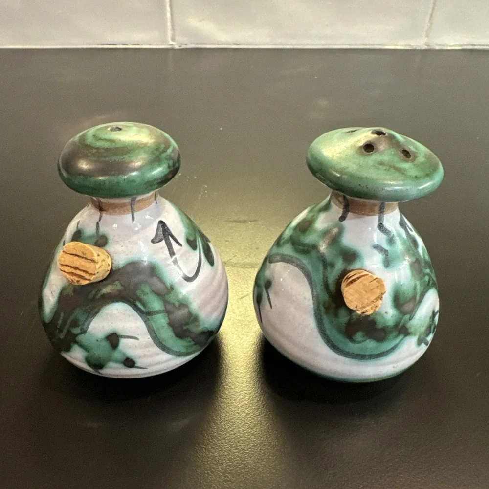 Handmade‎ Pottery Salt & Pepper Shakers Dragonwear Green Gray Stamped Tintagel